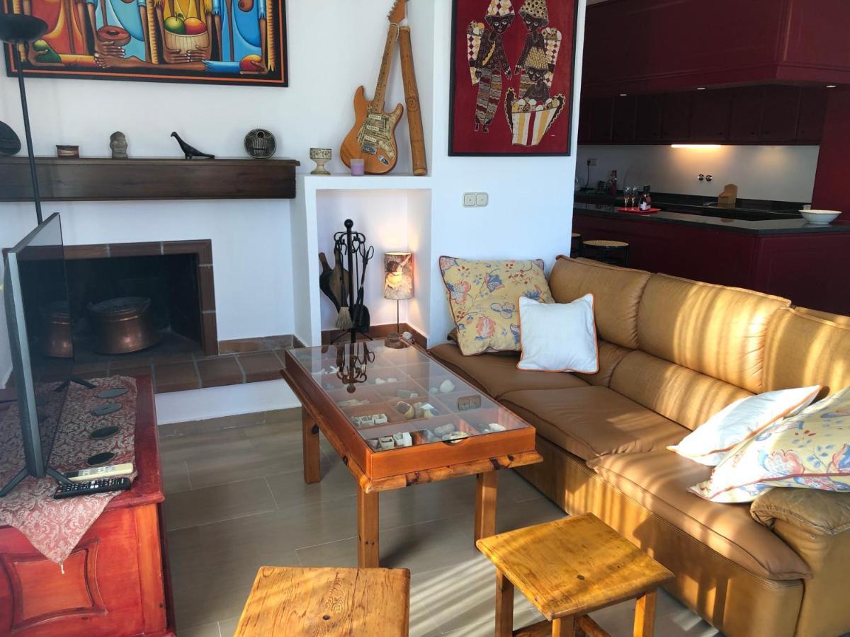 Ferienwohnung Loft Acogedor Con Terraza Y Parking En El Centro Huesca Exterior foto