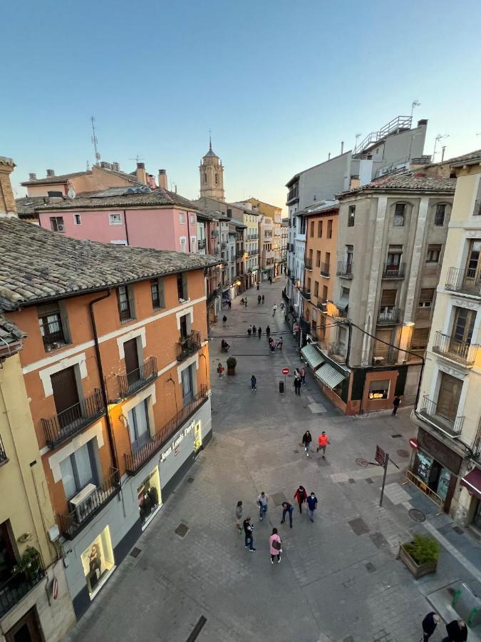 Ferienwohnung Loft Acogedor Con Terraza Y Parking En El Centro Huesca Exterior foto